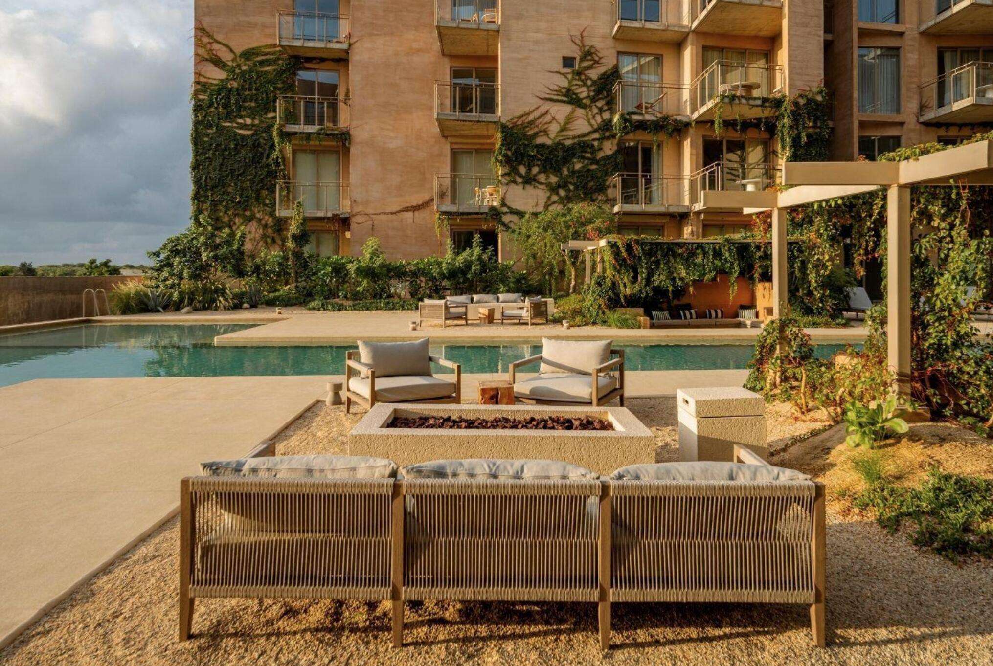 Los Cabos Las Arenas 🌵Las Arenas Los Cabos - Ready to Deliver Fully completed boutique project of 94 units with only 19 remaining. Prime location: 7 minutes to Downtown Cabo San Lucas and 5 minutes walk to iconic Medano Beach. Available 1, 2 & 3 bedroom, designed with style, comfort, and functional layouts🪴 2 bedrooms condo ! 💵 DIRECT FINANCING - with 50%. up to 3 – Calle Acceso al RIU, Cabo Corridor, BS