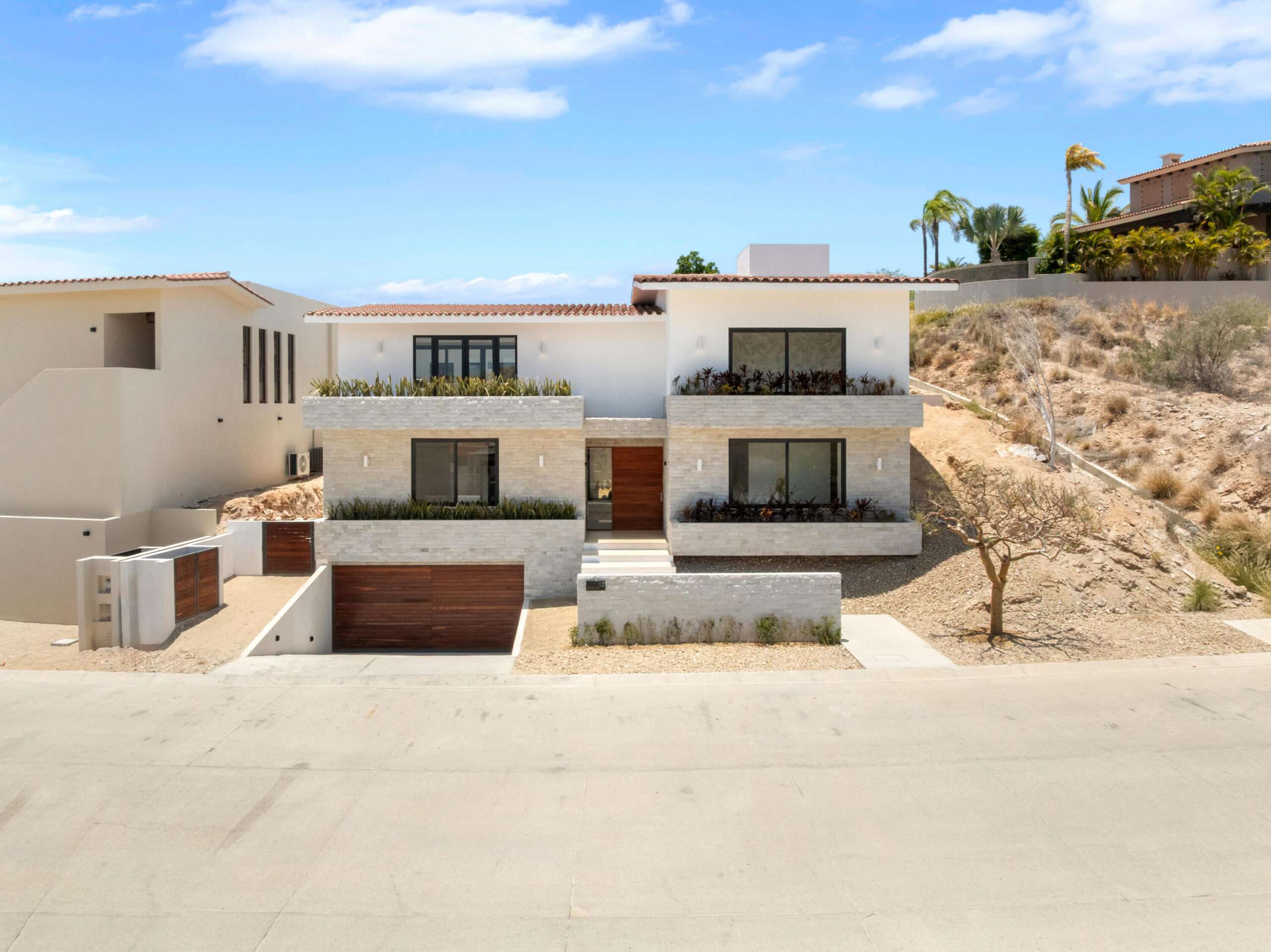 Los Cabos La Cima This is one of the most iconic residences set to define Club Campestre San José in 2026—a truly unrepeatable opportunity that simply has it all. Boasting over 700 m² of total construction and the finest ocean for sale